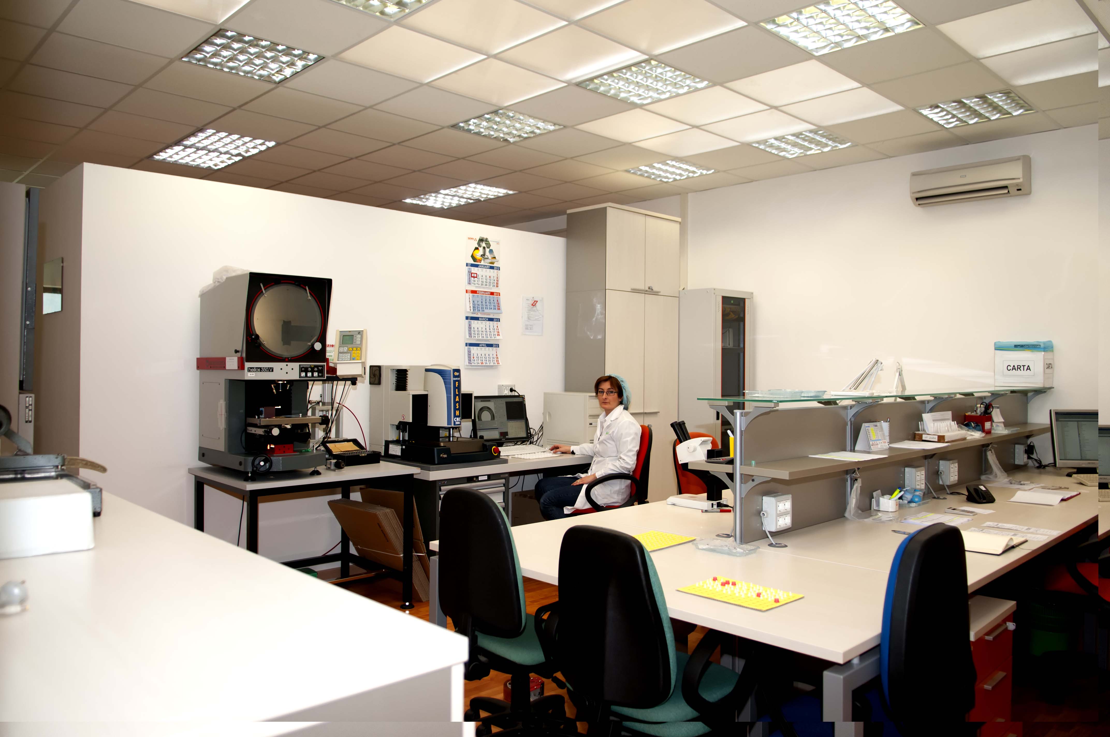 QUALITY OFFICE PRODUCTION CONTROL CONTROLLO QUALITA' PRODUZIONE STAMPAGGIO MATERIE PLASTICHE ABRUZZO ITALY